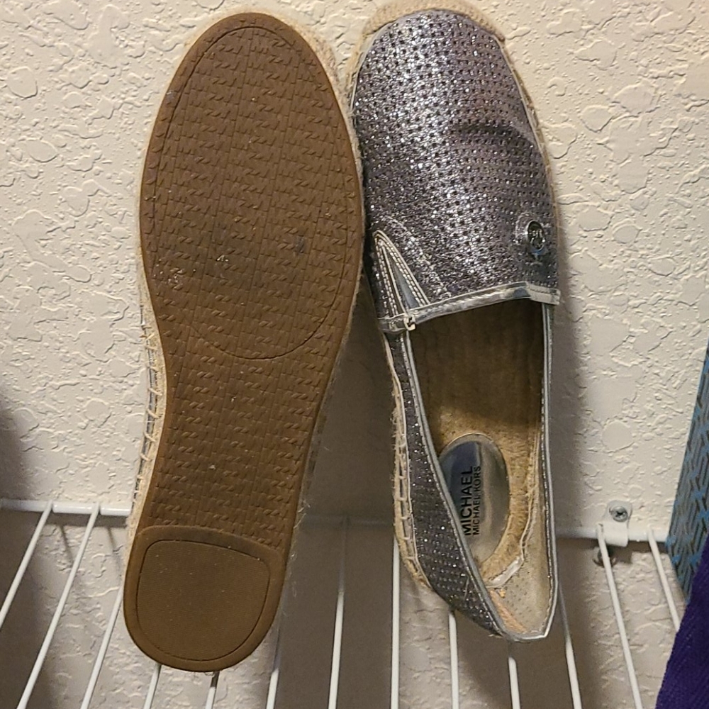 Silver mk shoes size 9 - Picture 4 of 4